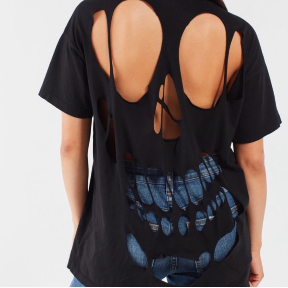 SKULL CUT OUT SHIRT